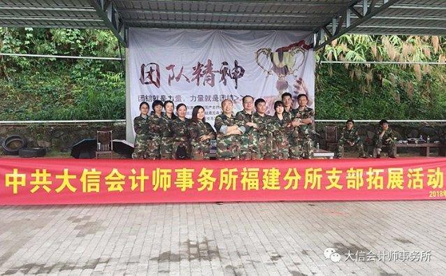 可爱的小孔雀救援